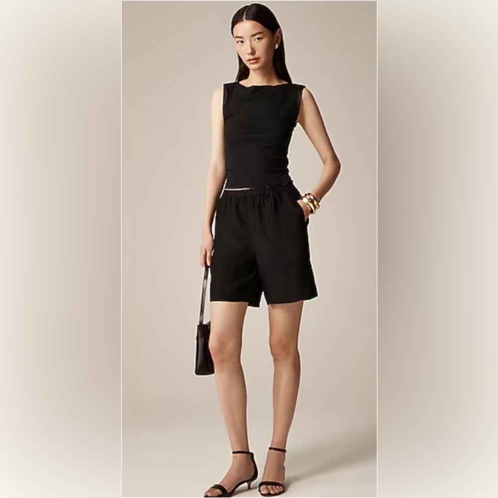 NWT size Small J.Crew 7" Stratus short in textured satin